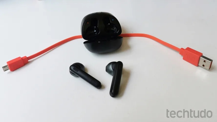 Cover image for Review JBL Tune 220TWS: reprodução é boa, mas bateria deixa a desejar